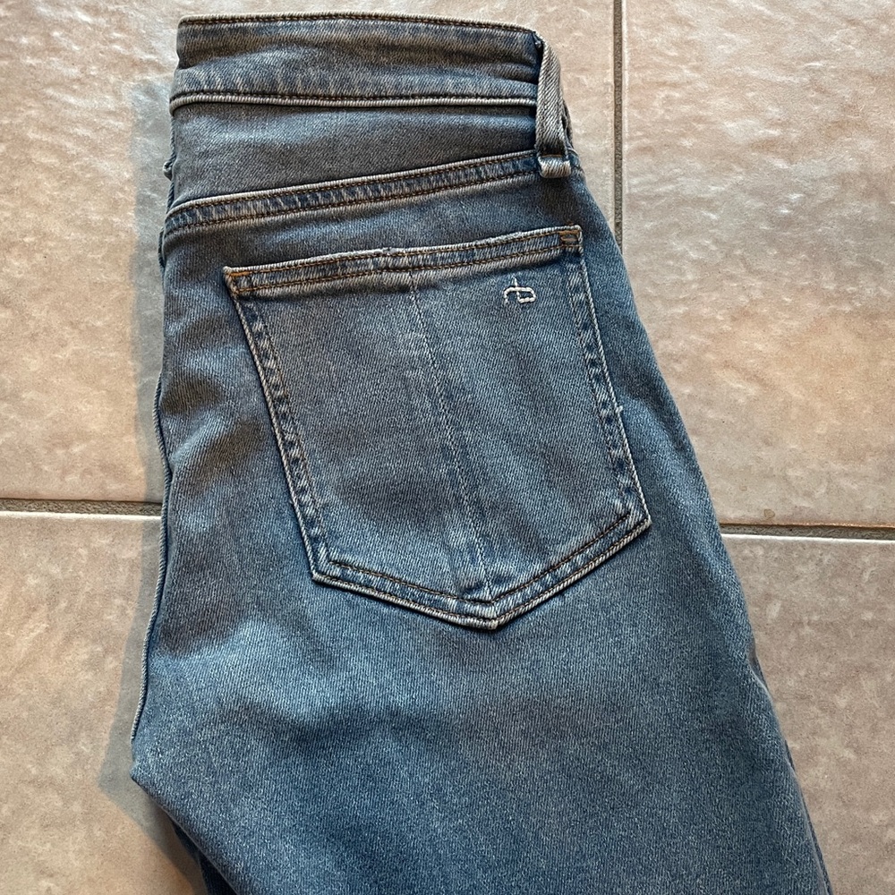 Rag and bone sz 26 Cate Mid-rise skinny ankle jeans. Raw hem good used condition